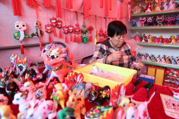 中国配资网网站 “包”罗万象，“香”约世界：庆阳香包火热出圈